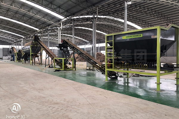  發(fā)酵雞糞有機(jī)肥設(shè)備怎么選型?雞糞想做有機(jī)肥生產(chǎn)怎么弄?