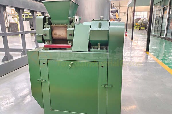 復(fù)合肥生產(chǎn)線配套的對輥擠壓造粒機造粒優(yōu)勢是什么