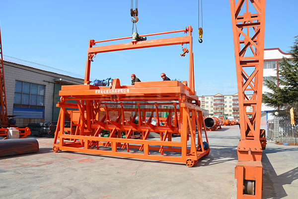 養(yǎng)雞場糞便臭味熏天如何處理?新型有機(jī)肥料發(fā)酵翻堆機(jī)成雞糞處理神器