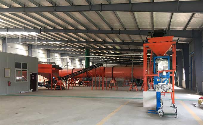 年產(chǎn)1萬噸全套豬糞有機(jī)肥造粒機(jī)生產(chǎn)線廠家報價