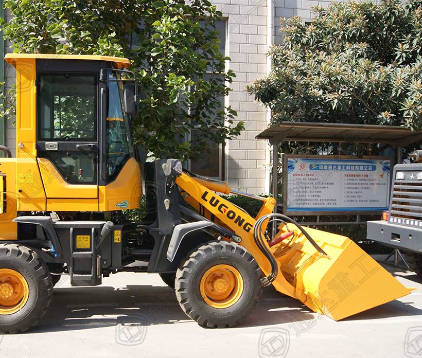 有機肥生產(chǎn)線發(fā)酵翻拋機