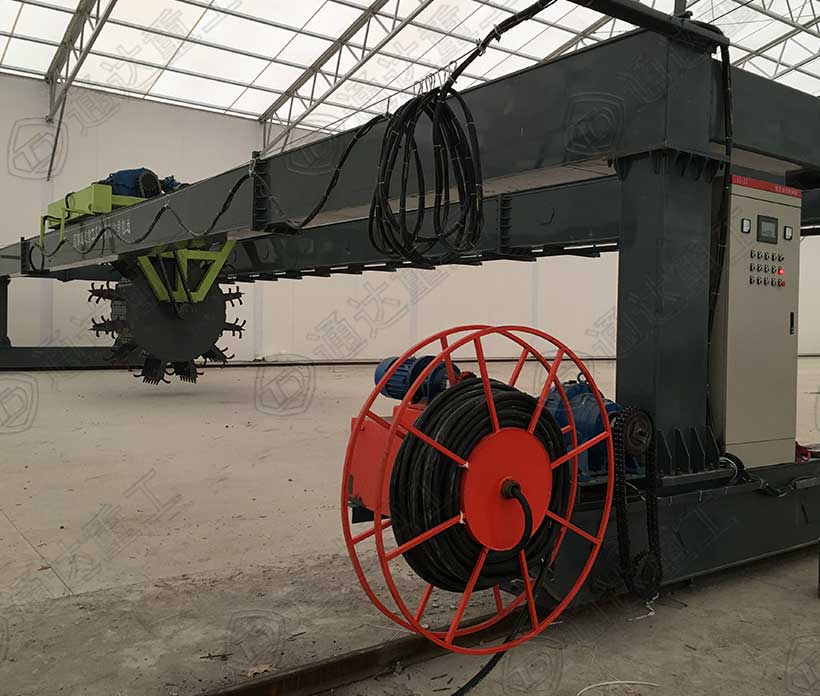 有機肥生產(chǎn)線發(fā)酵翻拋機