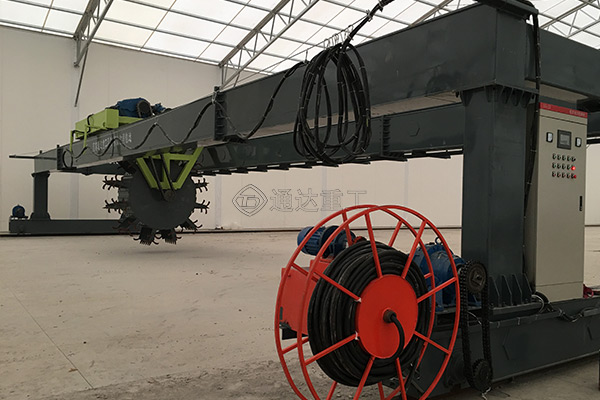 大型有機肥廠規(guī)?；l(fā)酵設(shè)備葉輪發(fā)酵翻拋機