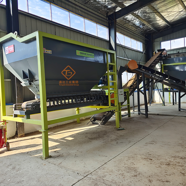 120萬(wàn)羽雞產(chǎn)雞糞量多少?通達(dá)重工制作有機(jī)肥設(shè)備多少錢